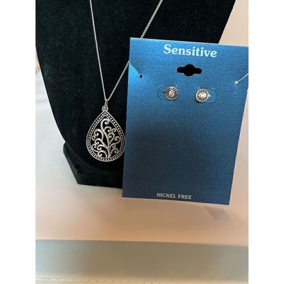 Women's Silver-Tone Teardrop Necklace And Earring Set Nickel Free NWT - Picture 6 of 8